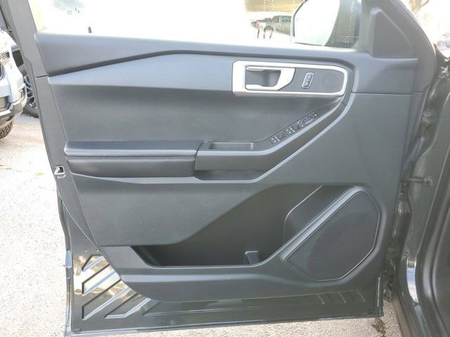 Certified 2024 Ford Explorer 2WD image 18