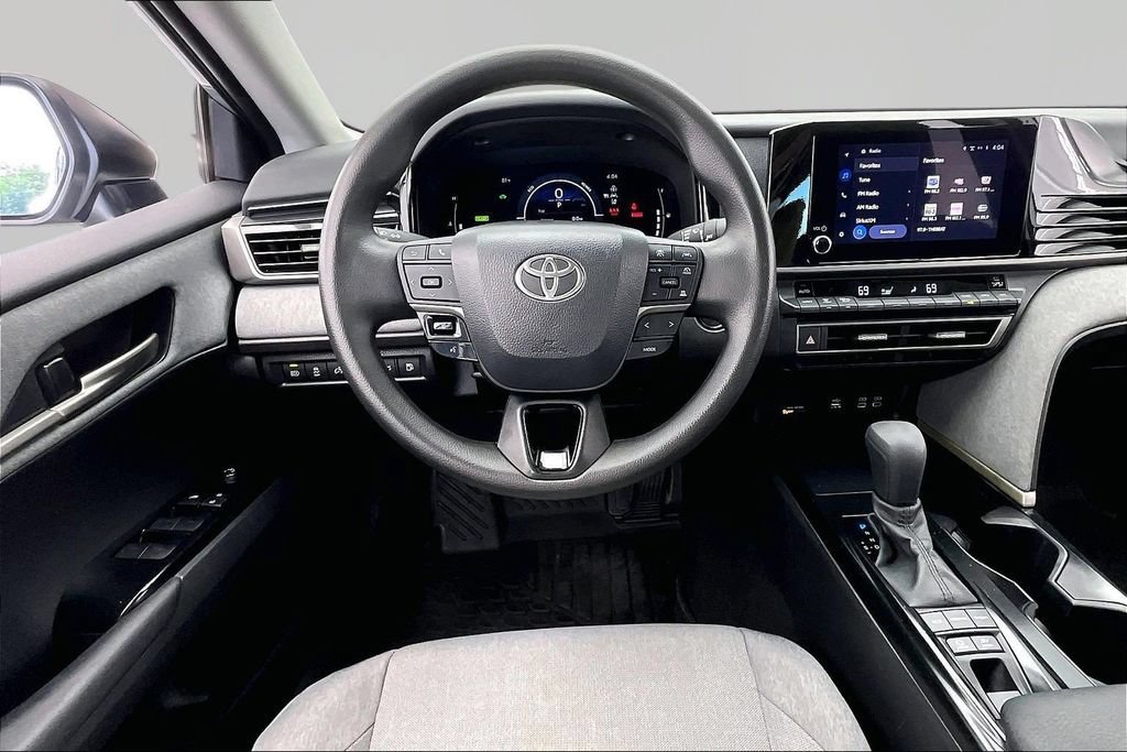 Used 2025 Toyota Camry LE w/ Convenience Package FWD image 5