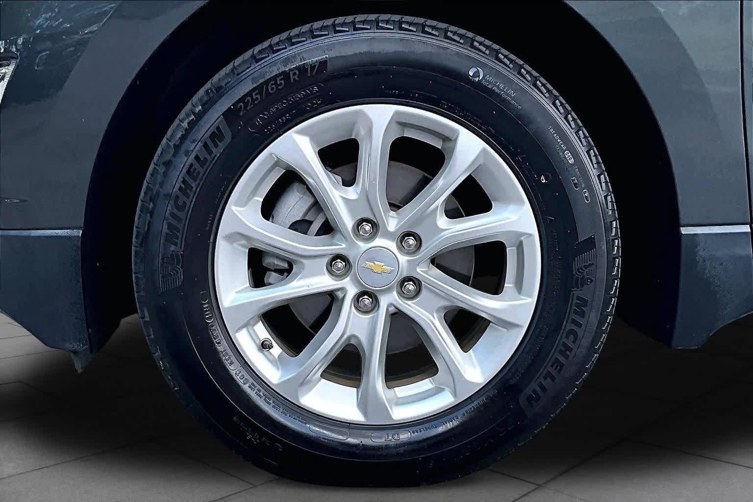 Used 2021 Chevrolet Equinox LS w/ LS Convenience Package FWD image 11