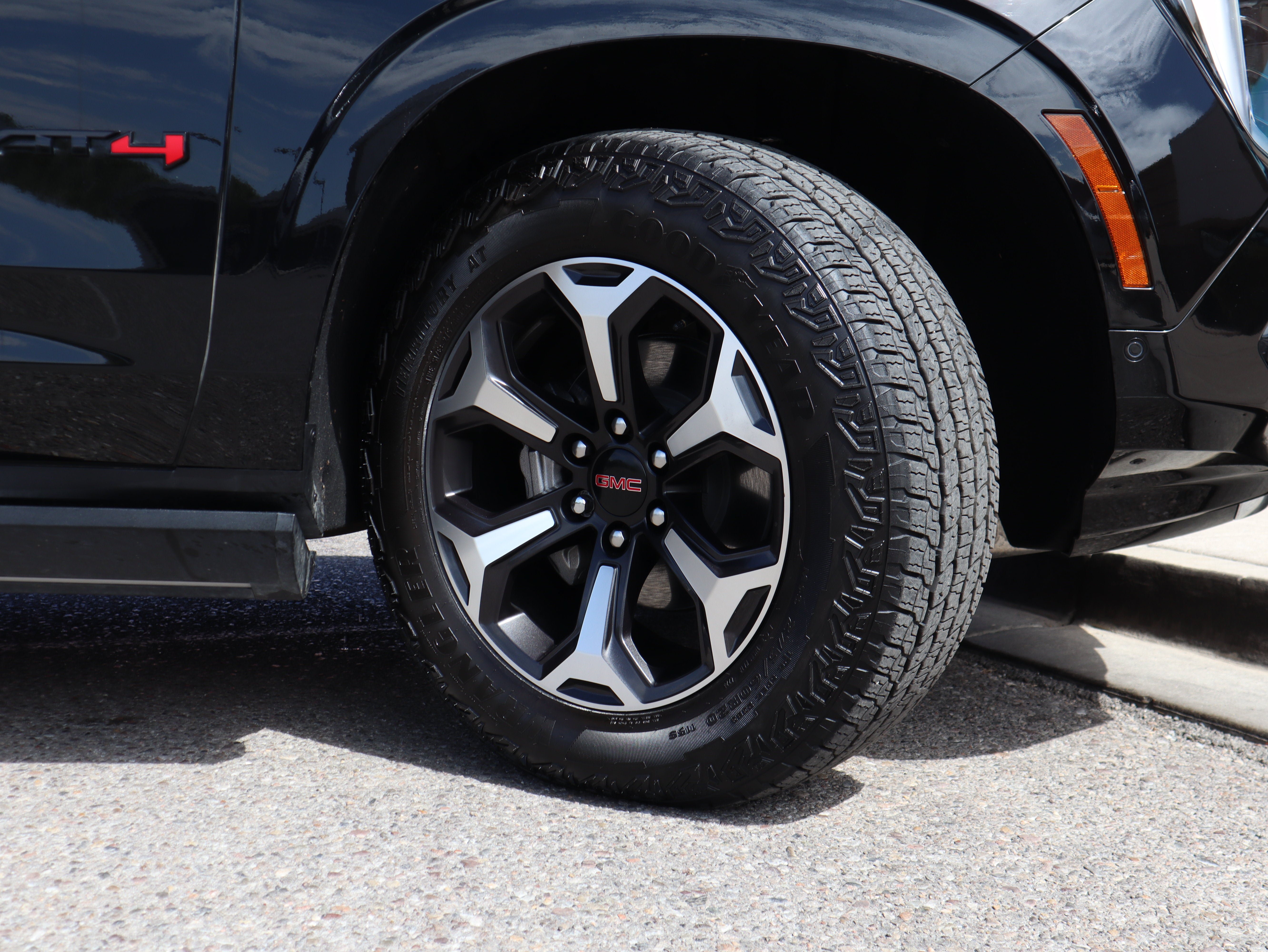 Used 2026 GMC Yukon AT4 Ultimate AWD/4WD image 13