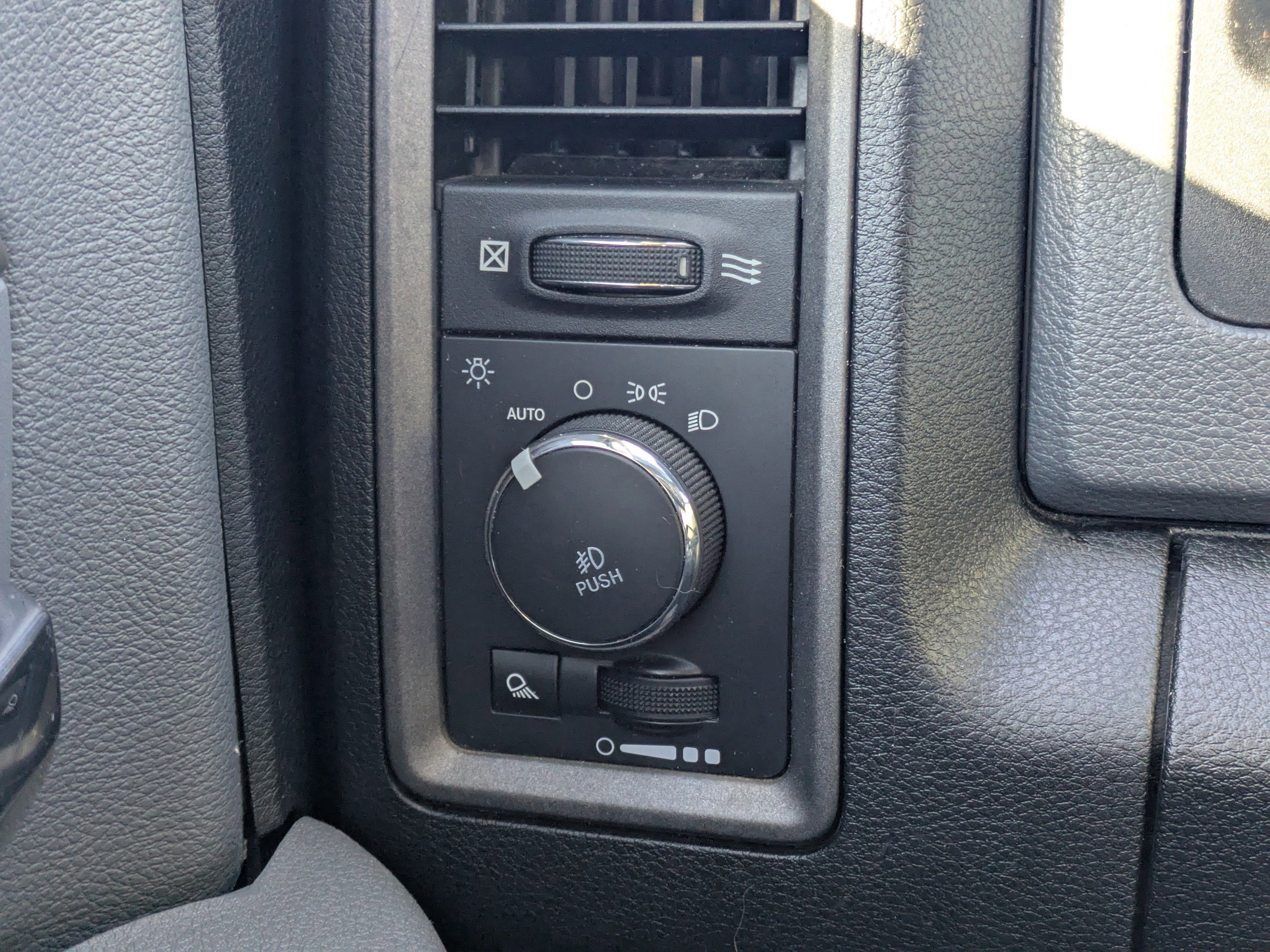 Used 2018 RAM 1500 Express image 27