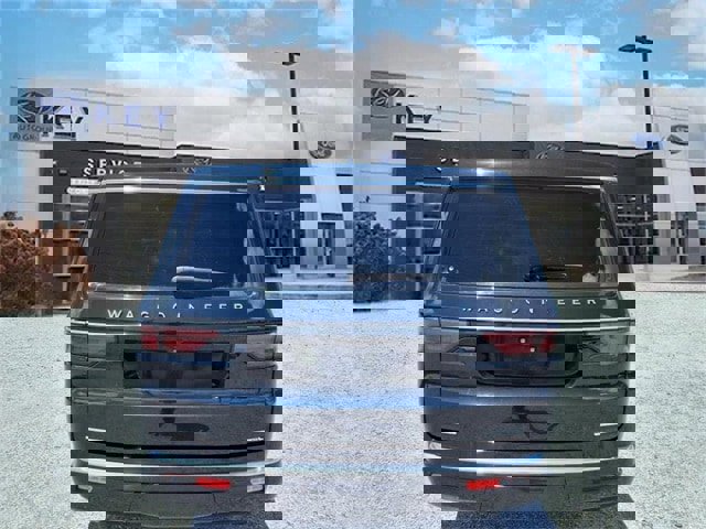 Used 2023 Jeep Wagoneer L Series III w/ Preferred Equipment Group image 4