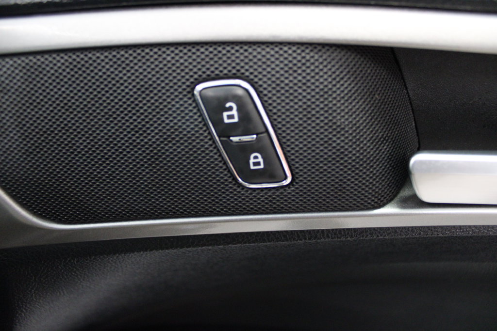 Certified 2020 Ford Fusion SE FWD image 44