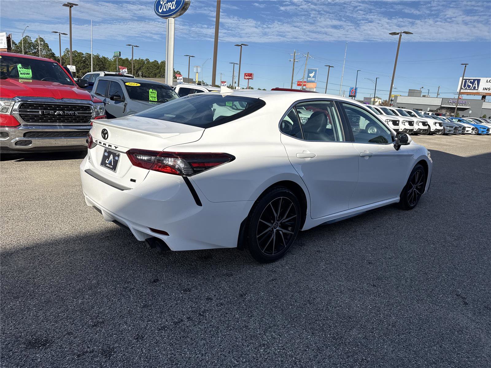 Used 2024 Toyota Camry SE image 7