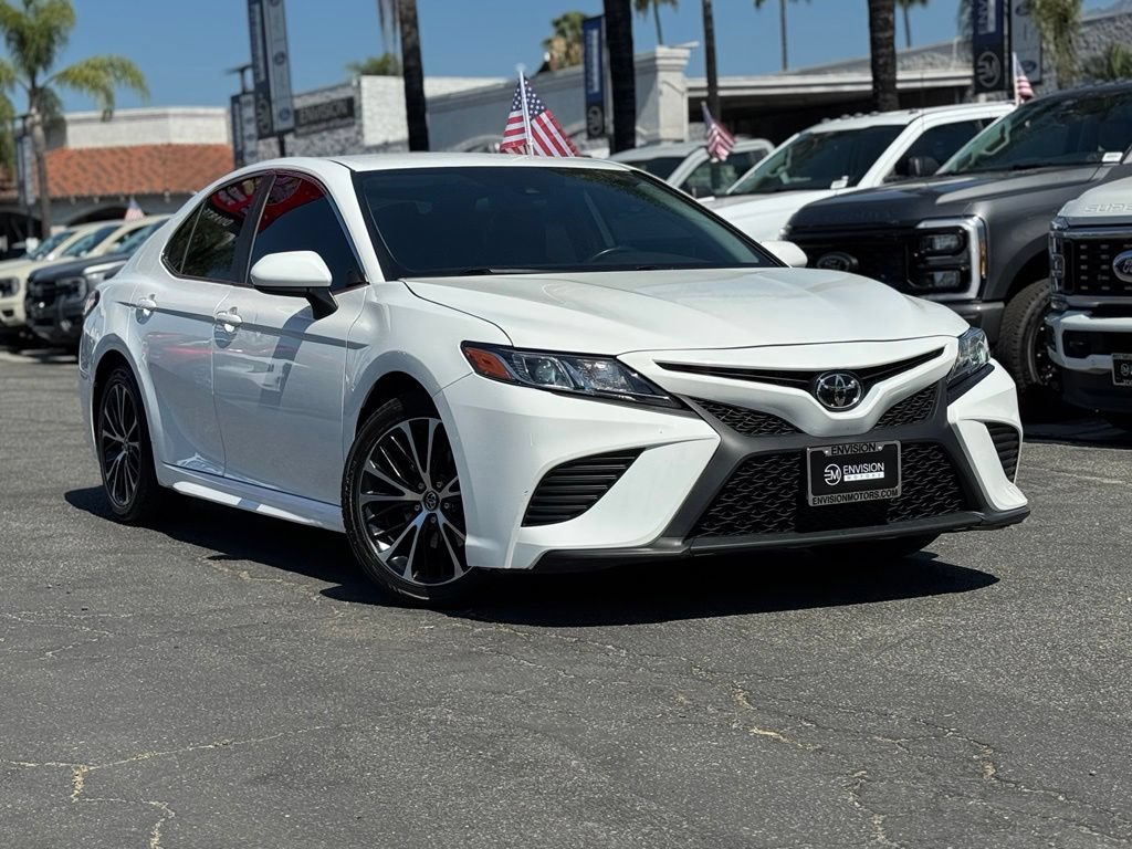 Used 2020 Toyota Camry SE FWD image 3