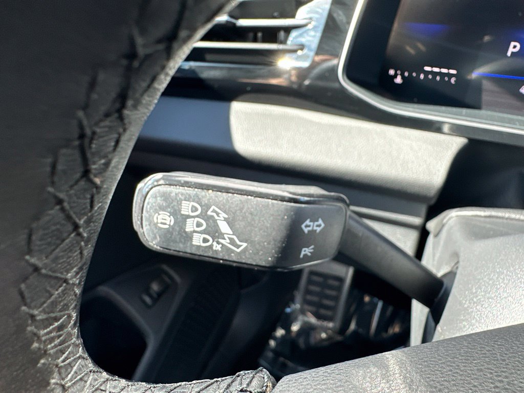 Used 2025 Volkswagen Jetta Sport FWD image 39