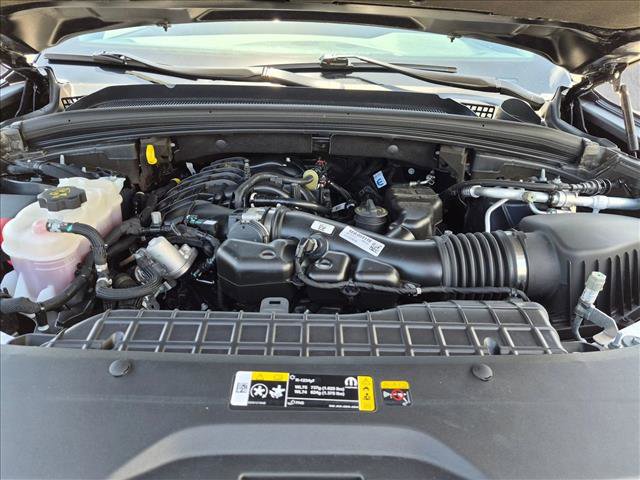 Used 2024 Jeep Grand Cherokee Limited w/ Black Appearance Package AWD/4WD image 19