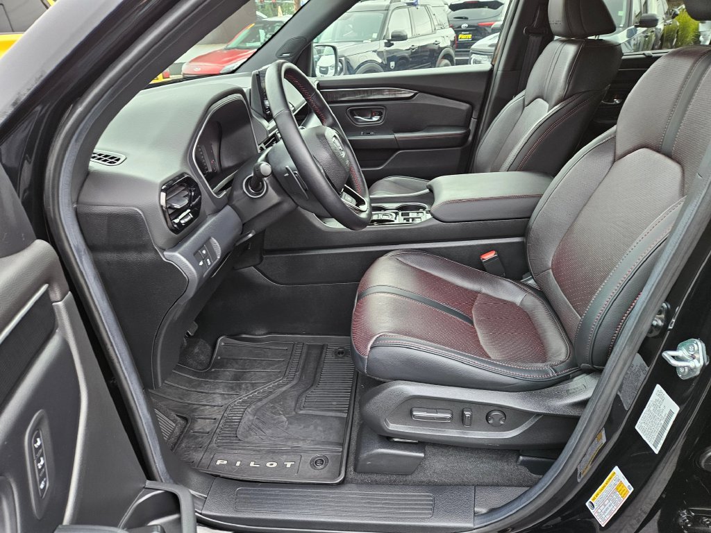 Used 2025 Honda Pilot Black Edition image 19