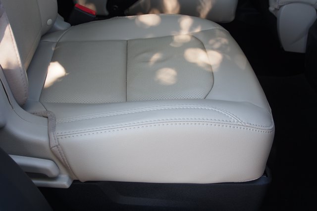 Certified 2018 Ford Explorer Limited w/ Equipment Group 301A FWD image 16