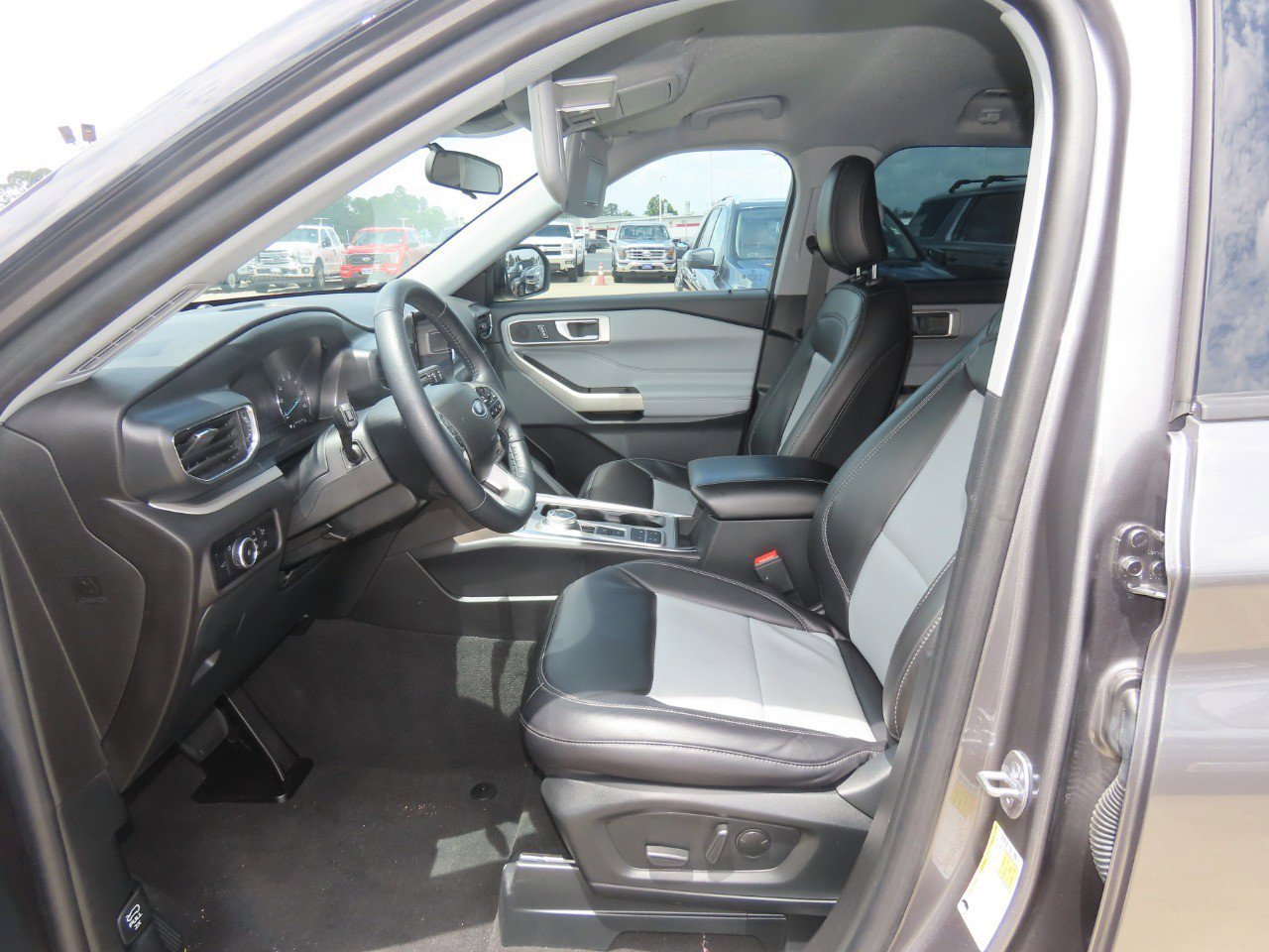 Certified 2023 Ford Explorer XLT w/ Equipment Group 202A RWD image 25