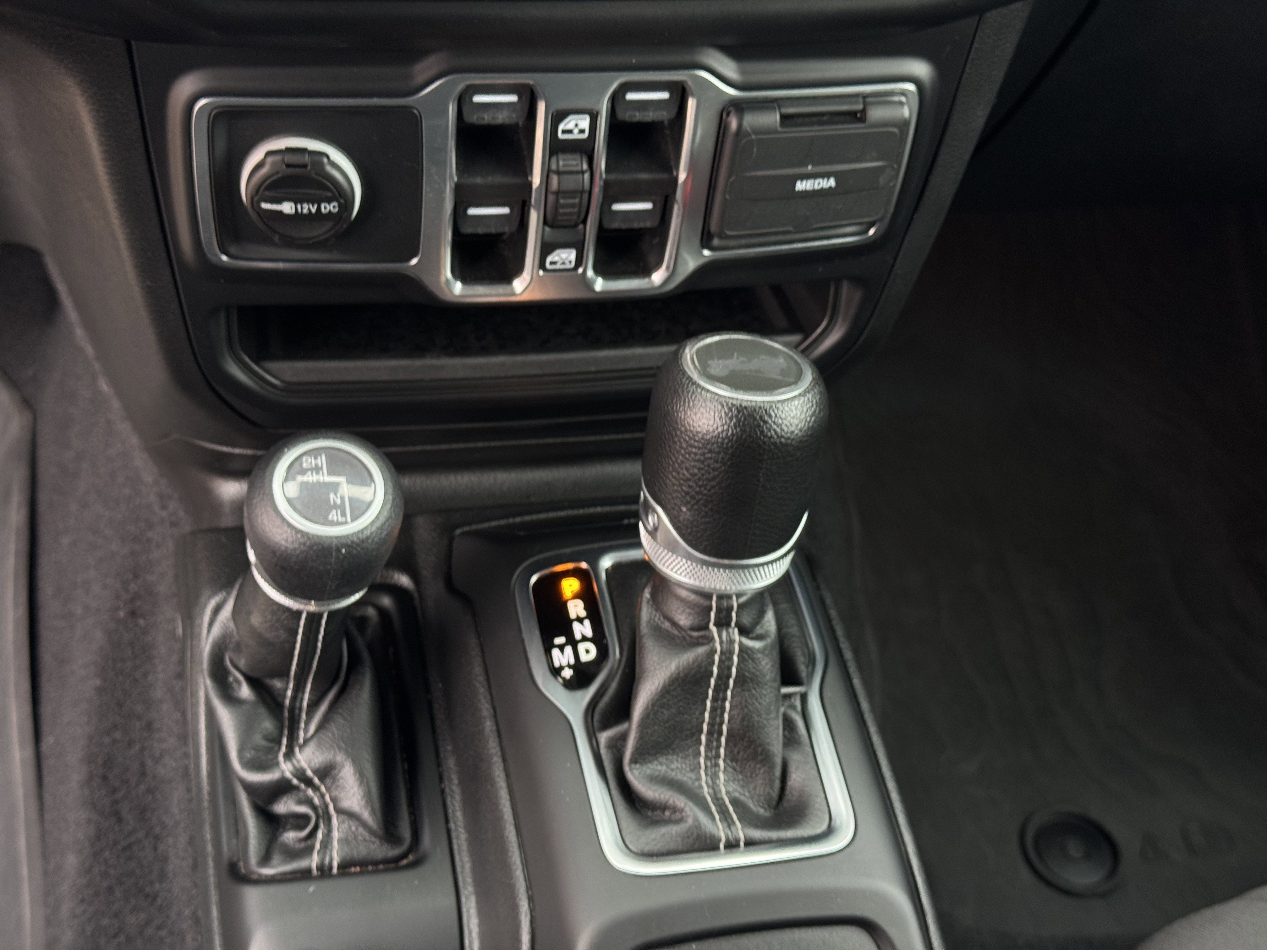 Used 2023 Jeep Wrangler Sahara w/ Safety Group image 21