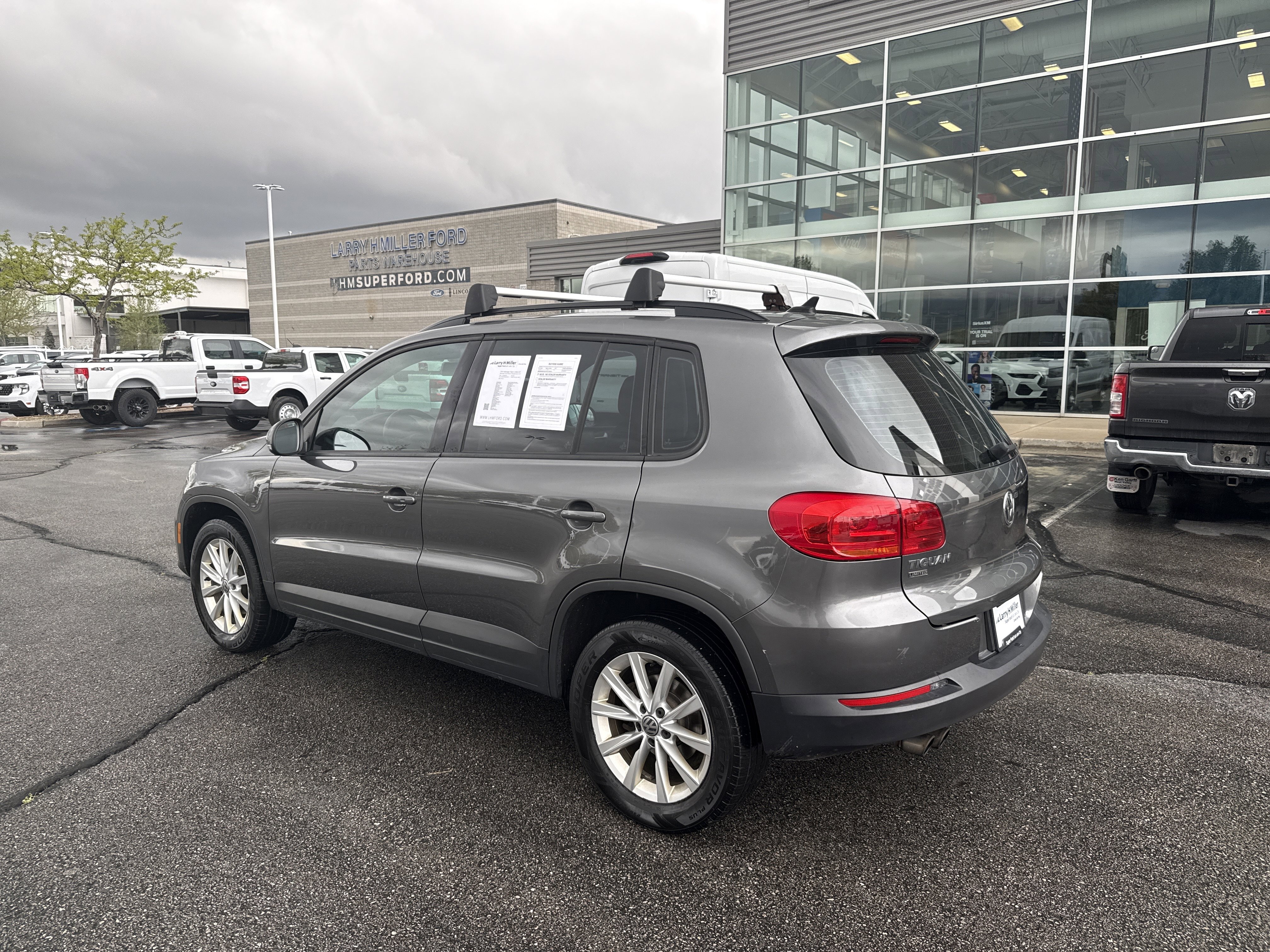 Used 2018 Volkswagen Tiguan Limited w/ Premium Package image 3