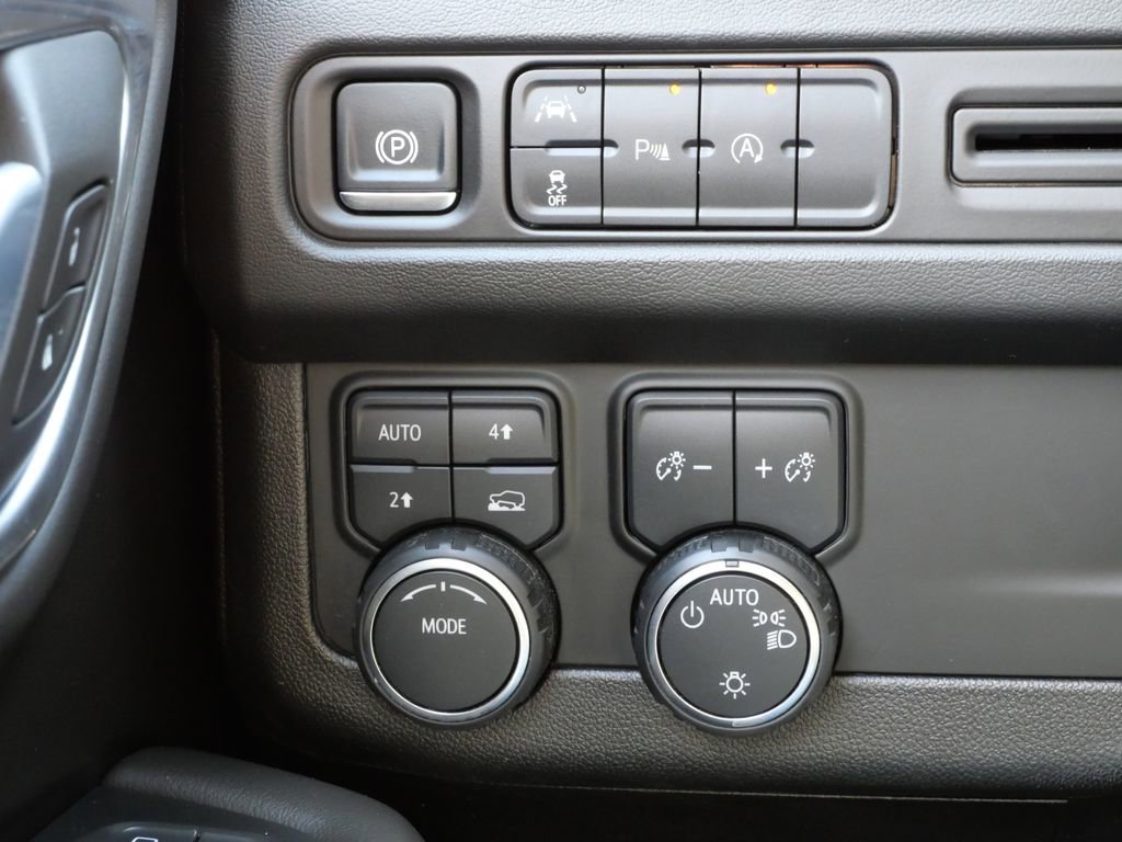 Used 2024 Chevrolet Suburban LT AWD/4WD image 36