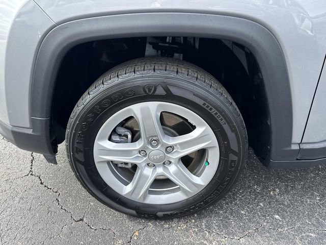 Used 2023 Jeep Compass Sport image 7