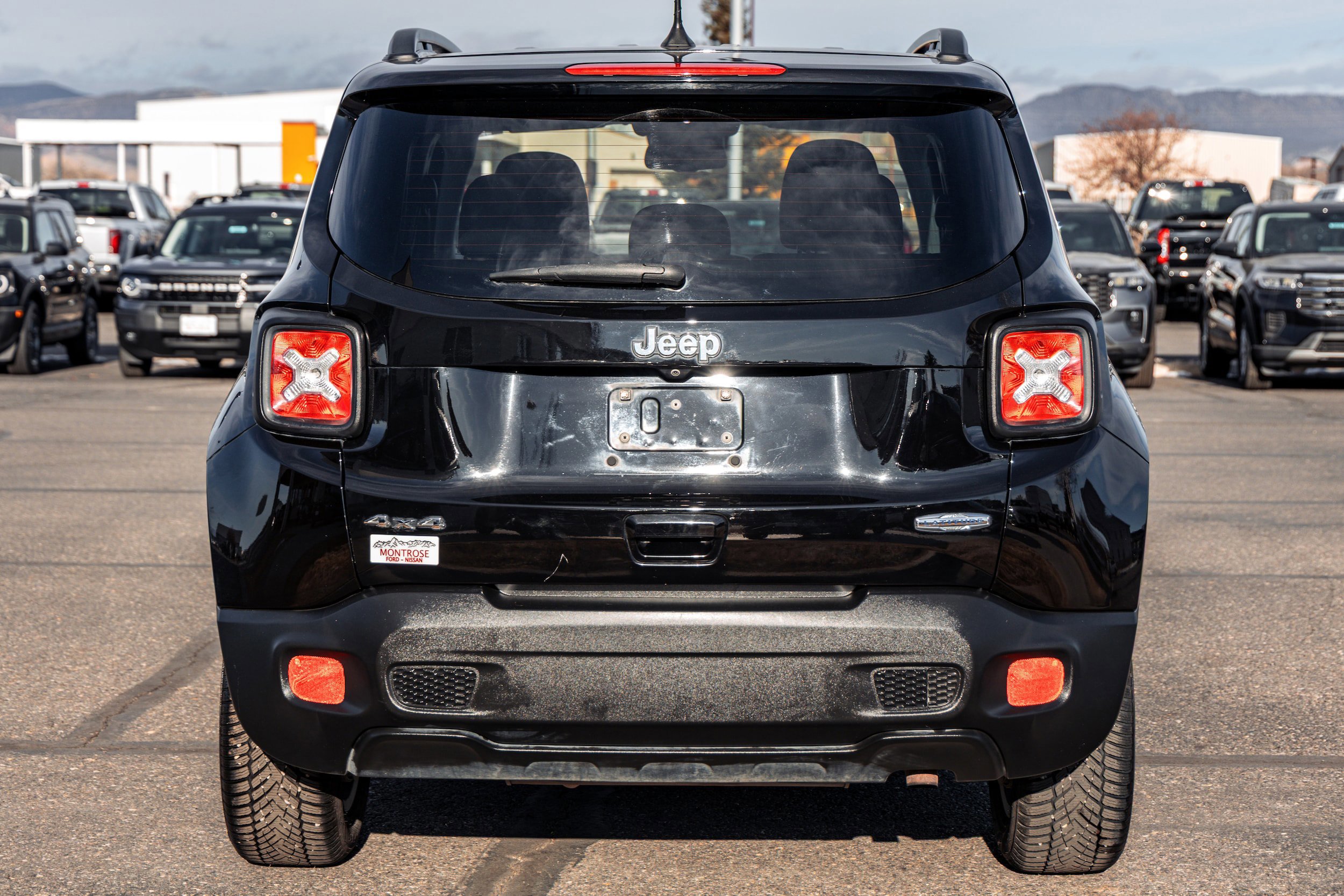 Used 2018 Jeep Renegade Latitude w/ Cold Weather Group AWD/4WD image 3