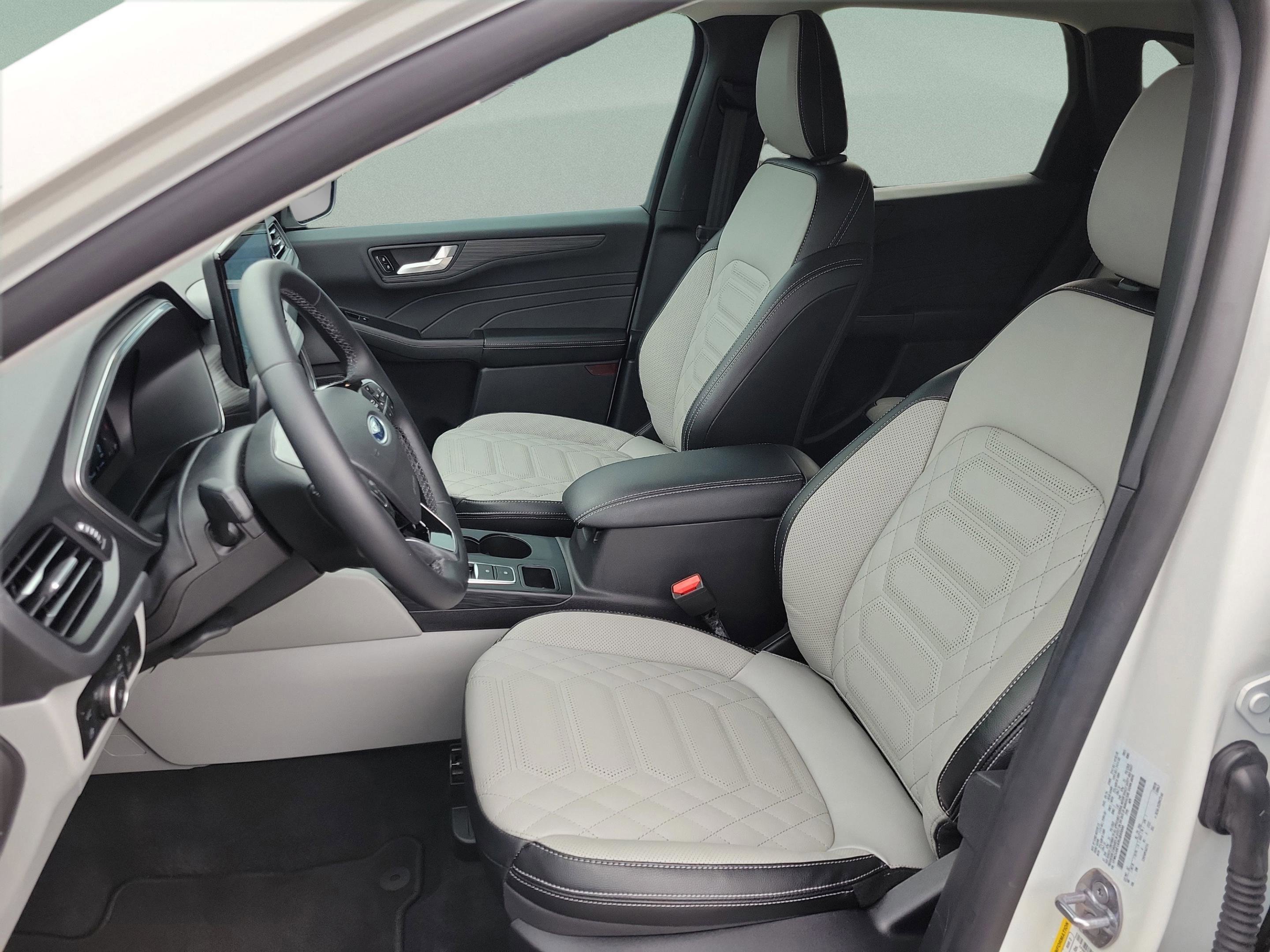 Certified 2024 Ford Escape SE w/ PHEV Premium Package image 6