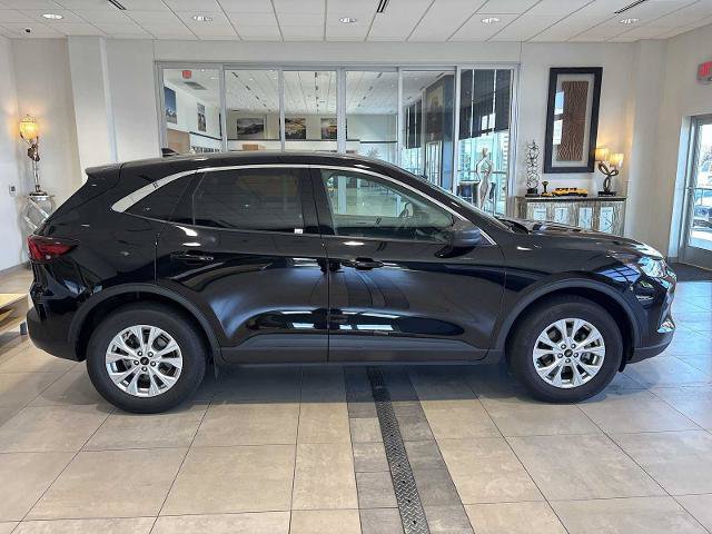 Certified 2024 Ford Escape Active w/ Tech Pack #1 AWD/4WD image 2