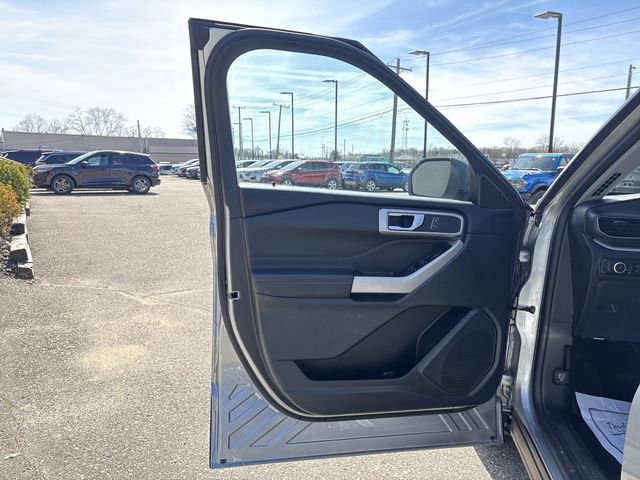 Certified 2023 Ford Explorer XLT w/ Equipment Group 202A image 21