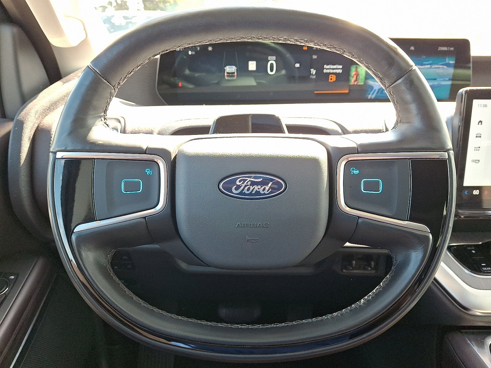 Certified 2025 Ford Expedition Max Platinum w/ Platinum Ultimate Package AWD/4WD image 18