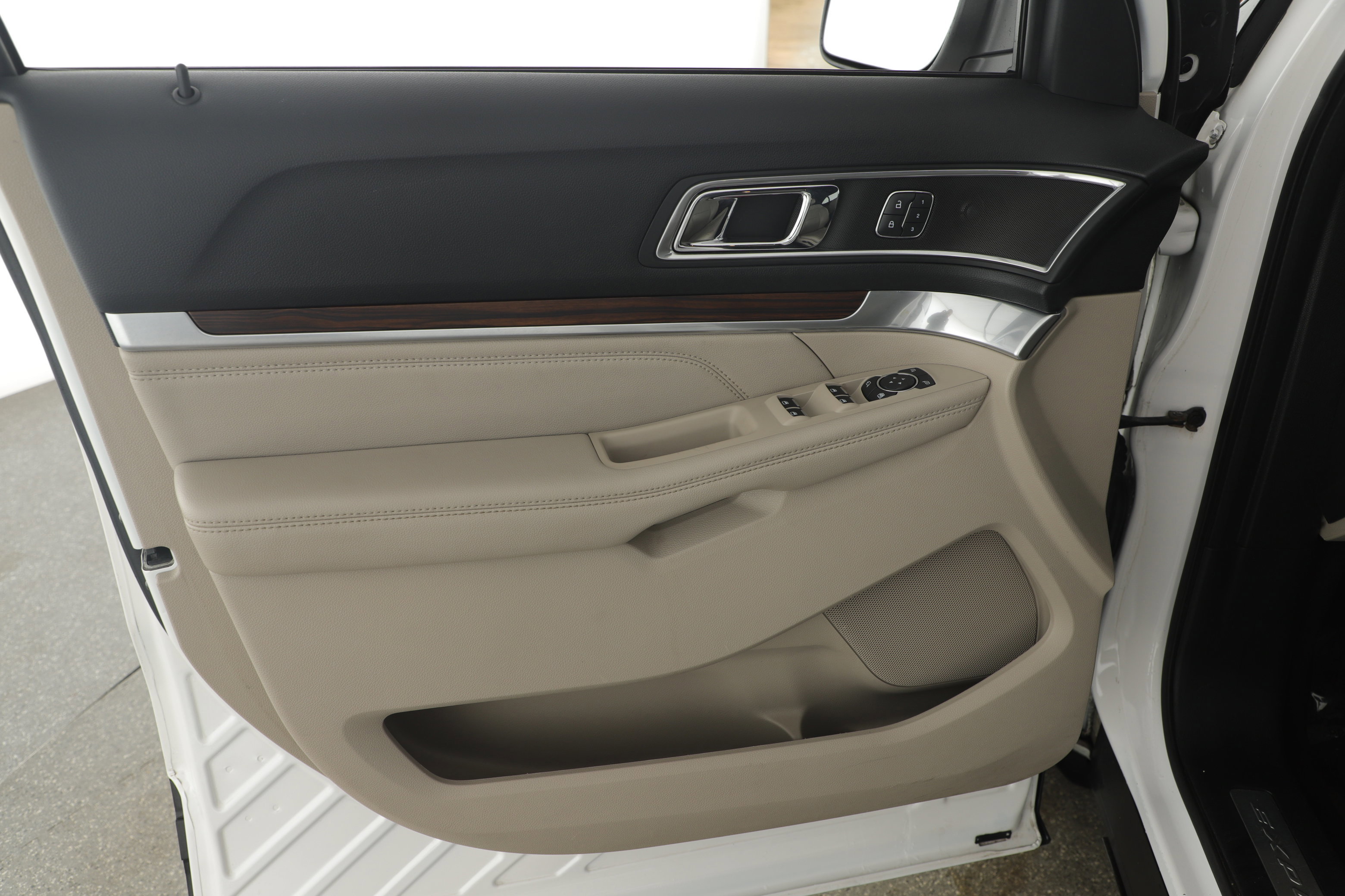 Certified 2019 Ford Explorer Limited image 5