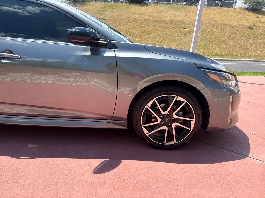 Used 2025 Nissan Sentra SR FWD image 33