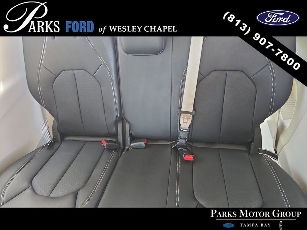 Used 2024 Chrysler Pacifica Touring-L FWD image 16