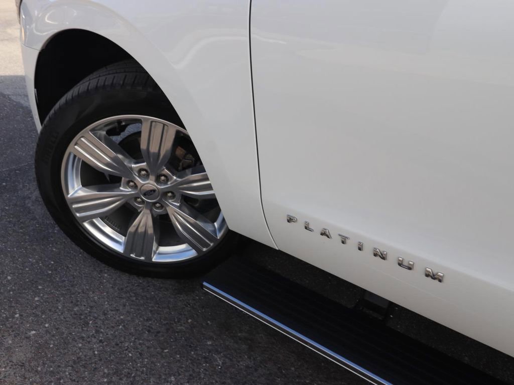 Certified 2024 Ford Expedition Platinum image 9
