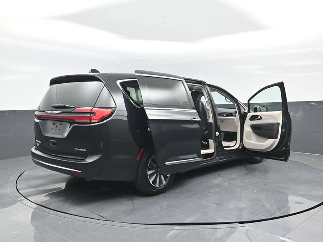 Used 2023 Chrysler Pacifica Limited FWD image 28