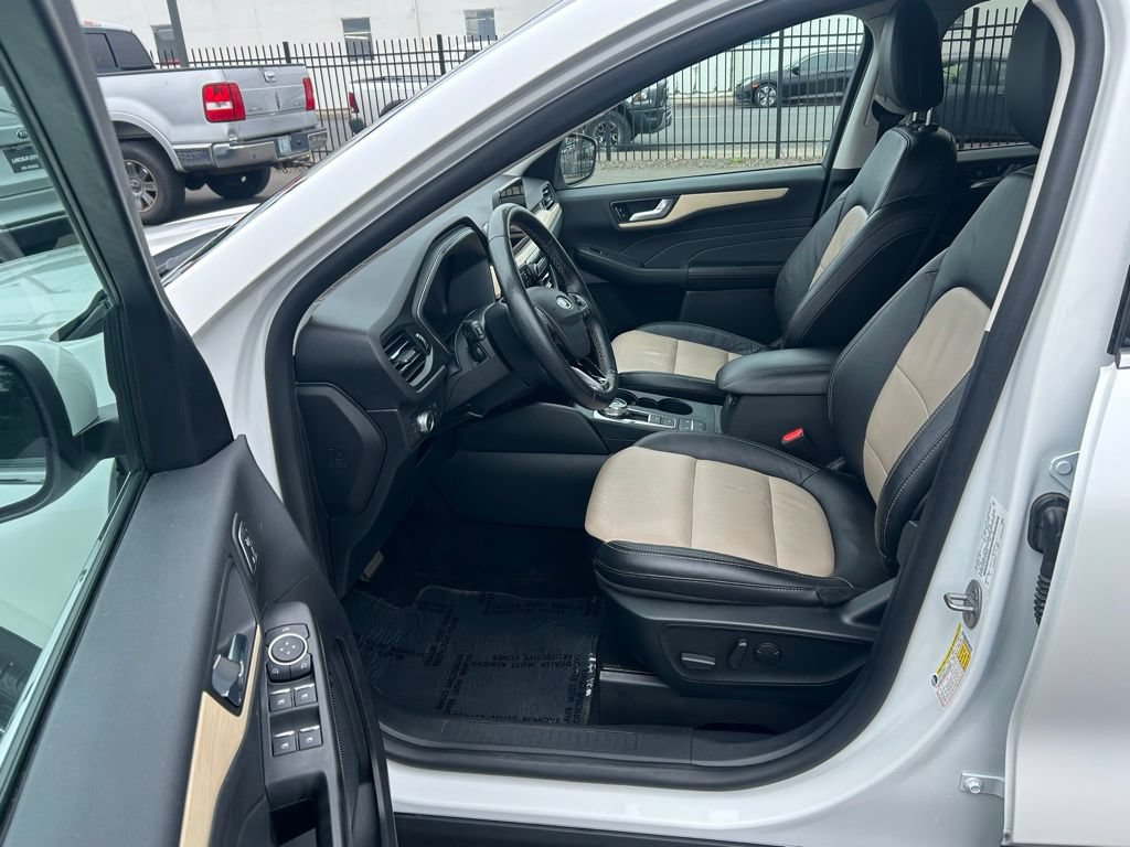 Certified 2022 Ford Escape Titanium w/ Titanium Elite Package AWD/4WD image 13