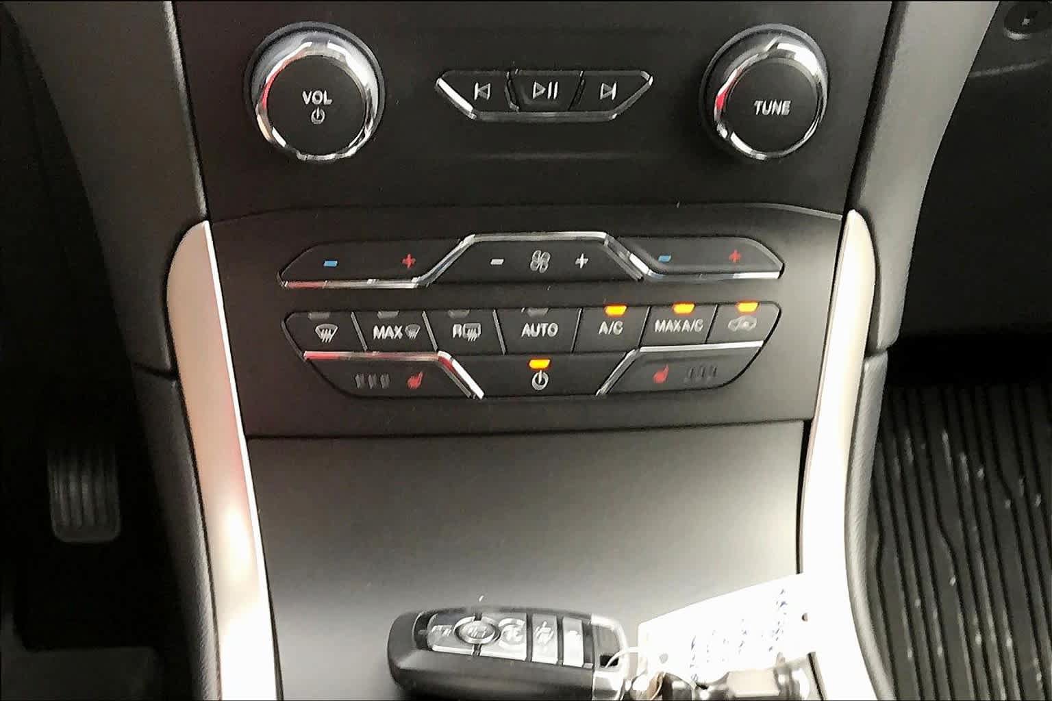 Certified 2019 Ford Edge SEL w/ Equipment Group 201A AWD/4WD image 34
