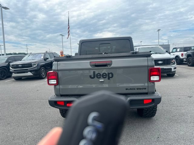 Used 2023 Jeep Gladiator Sport AWD/4WD image 9