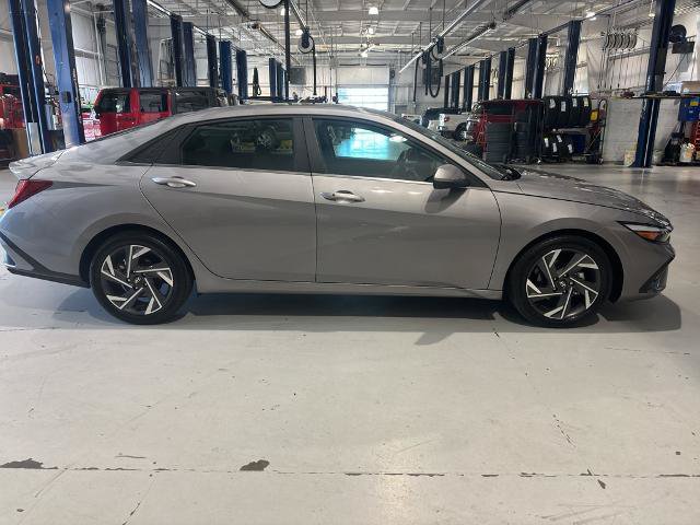 Used 2024 Hyundai Elantra SEL w/ Convenience Package FWD image 4