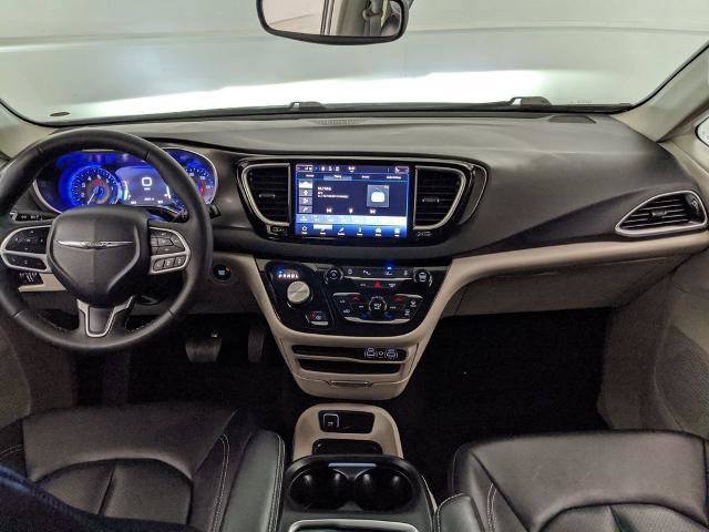 Used 2024 Chrysler Pacifica Touring-L FWD image 8