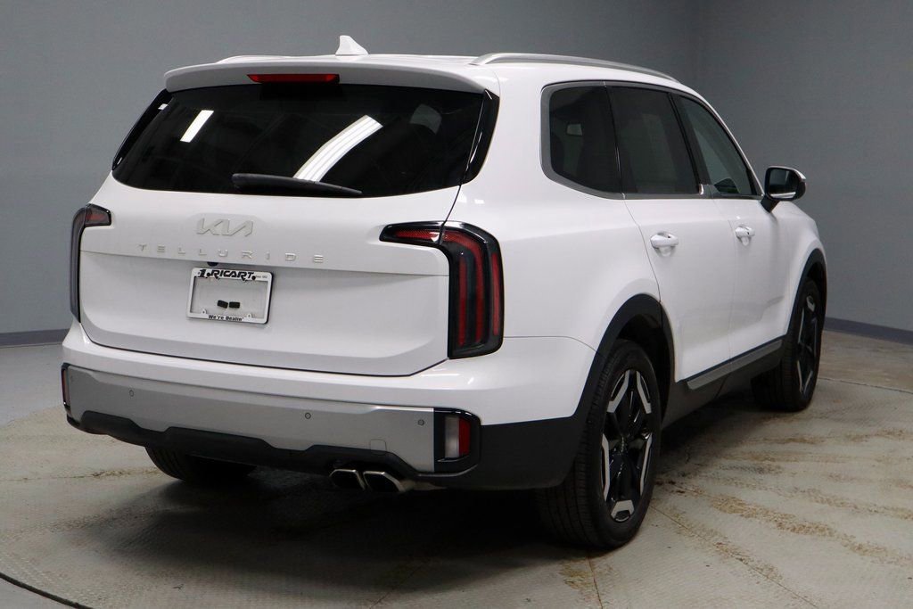Used 2023 Kia Telluride EX w/ EX Captain's Chair Package image 5