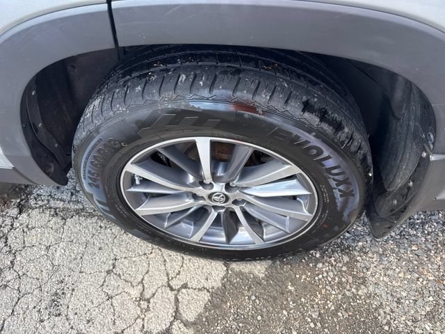 Used 2019 Toyota Highlander XLE AWD/4WD image 18