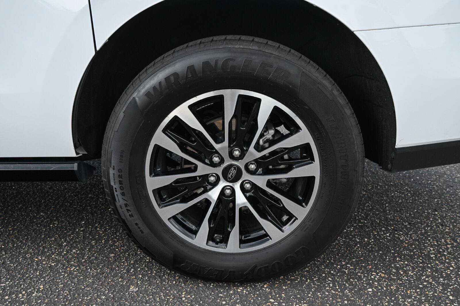 Certified 2025 Ford Expedition Max Platinum AWD/4WD image 13