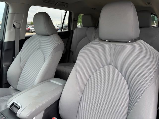 Used 2023 Toyota Highlander LE FWD image 11