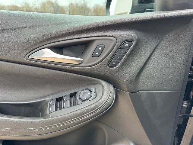 Used 2024 Buick Encore GX Avenir image 22