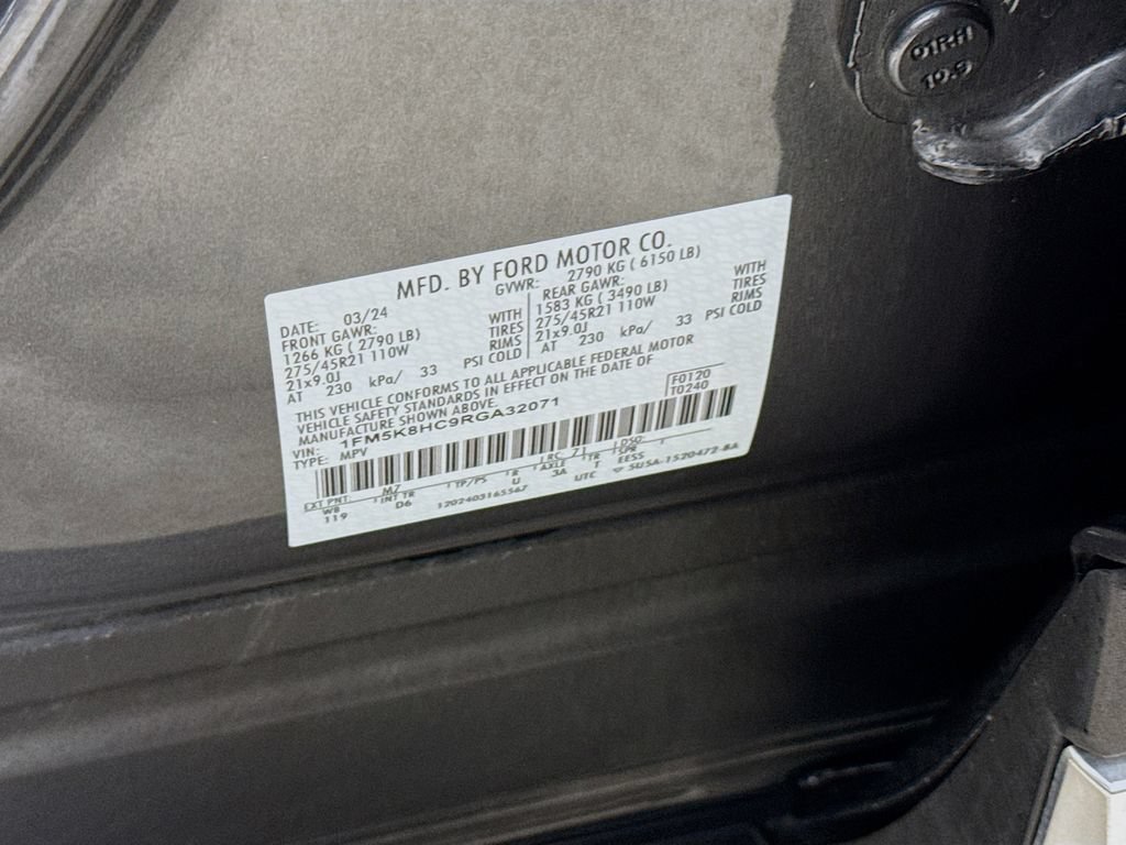 Certified 2024 Ford Explorer Platinum w/ Technology Package AWD/4WD image 35