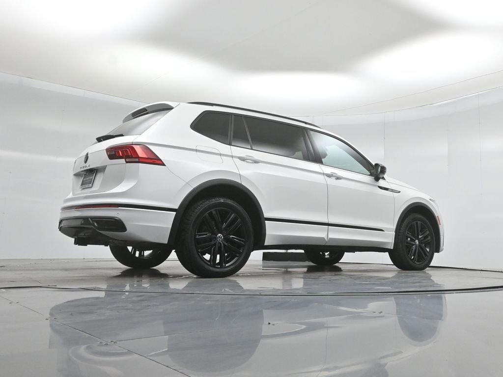 Used 2022 Volkswagen Tiguan SE R-Line image 16