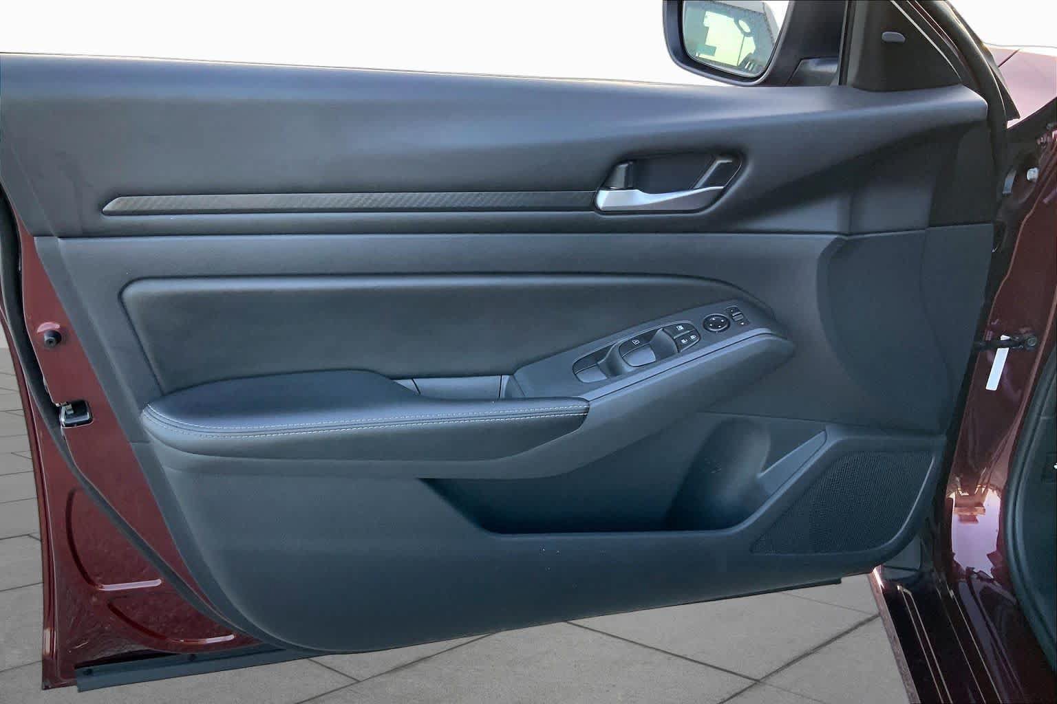 Used 2025 Nissan Altima 2.5 SV FWD image 20