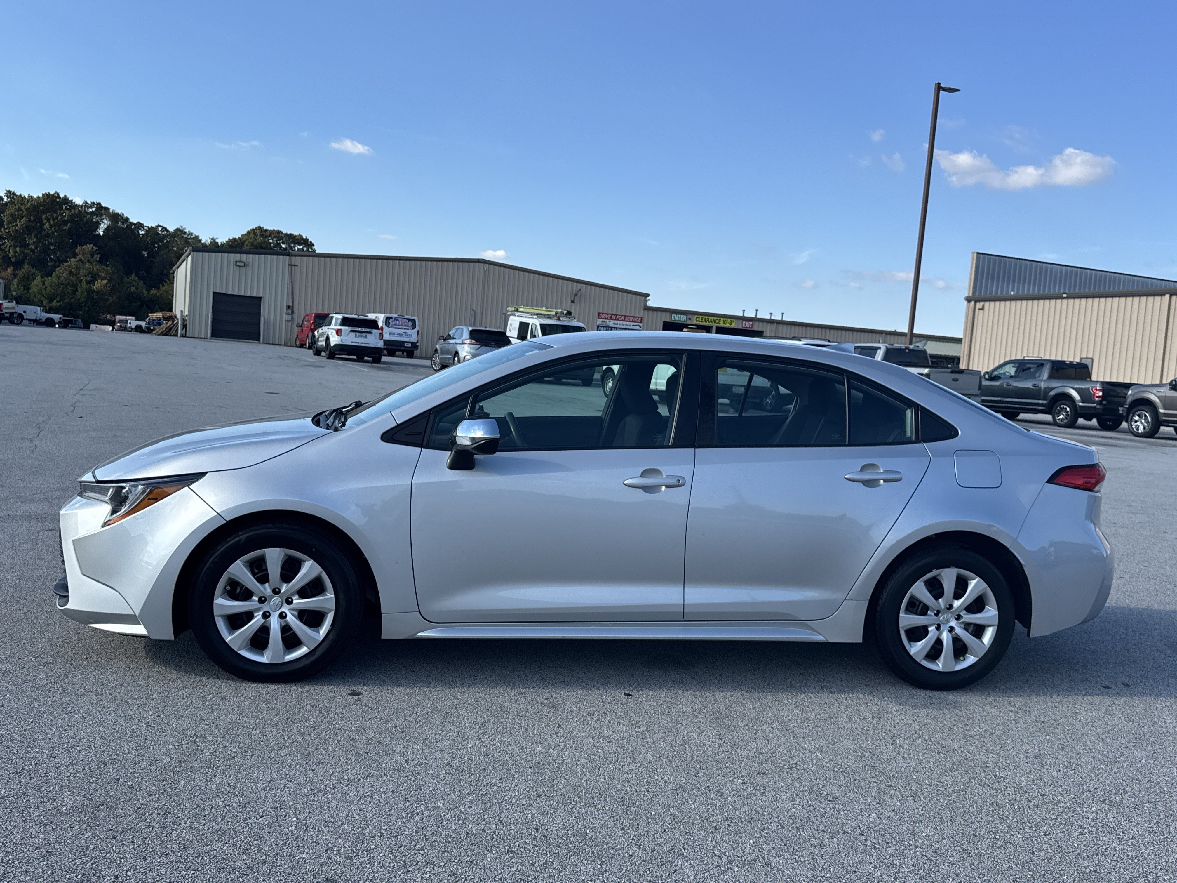 Used 2023 Toyota Corolla LE FWD image 8