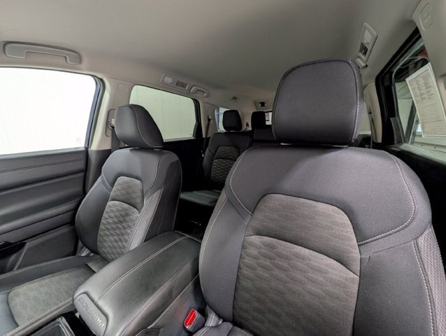 Used 2024 Nissan Pathfinder SV FWD image 12
