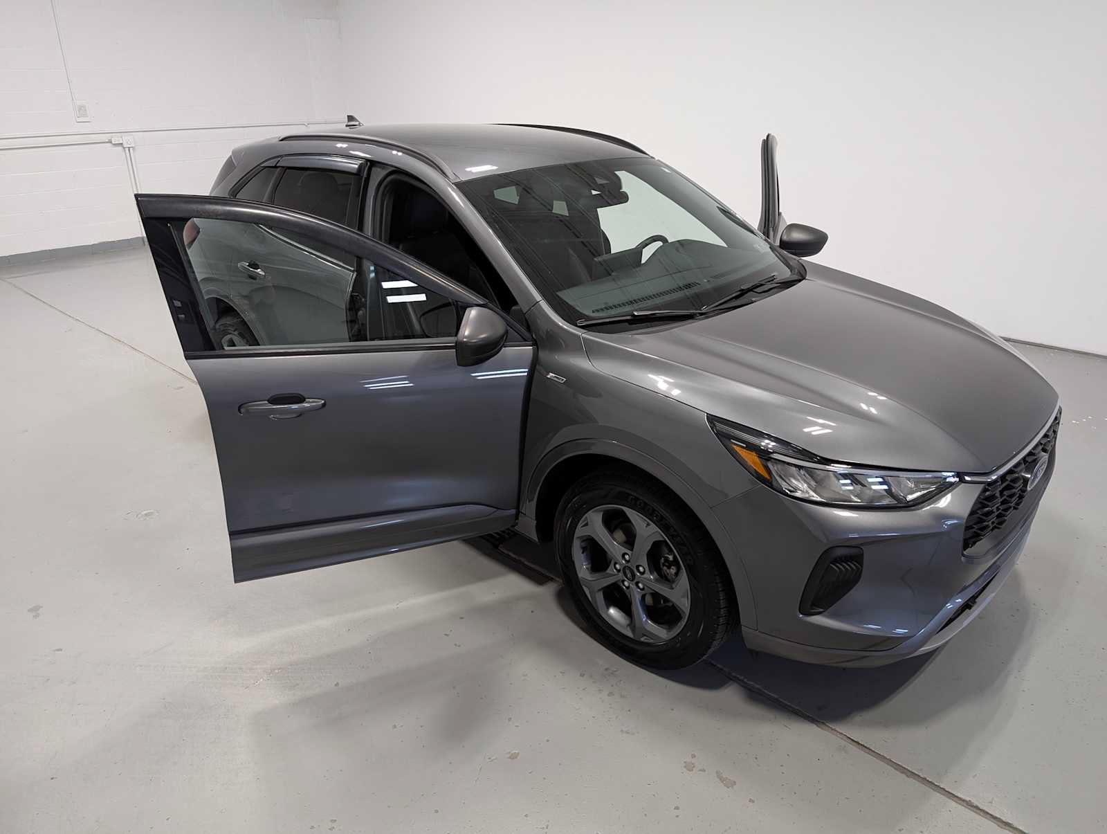 Certified 2023 Ford Escape ST-Line w/ Tech Pack #1 AWD/4WD image 16