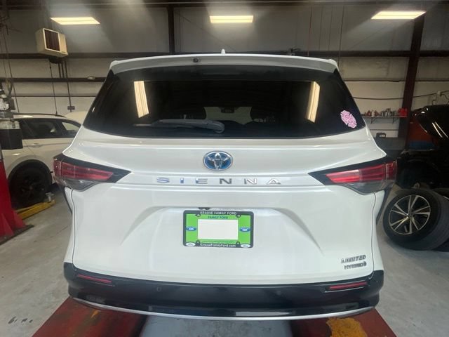 Used 2021 Toyota Sienna Limited FWD image 11