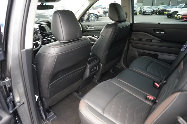 Used 2025 Nissan Pathfinder Platinum w/ Cargo Package FWD image 12