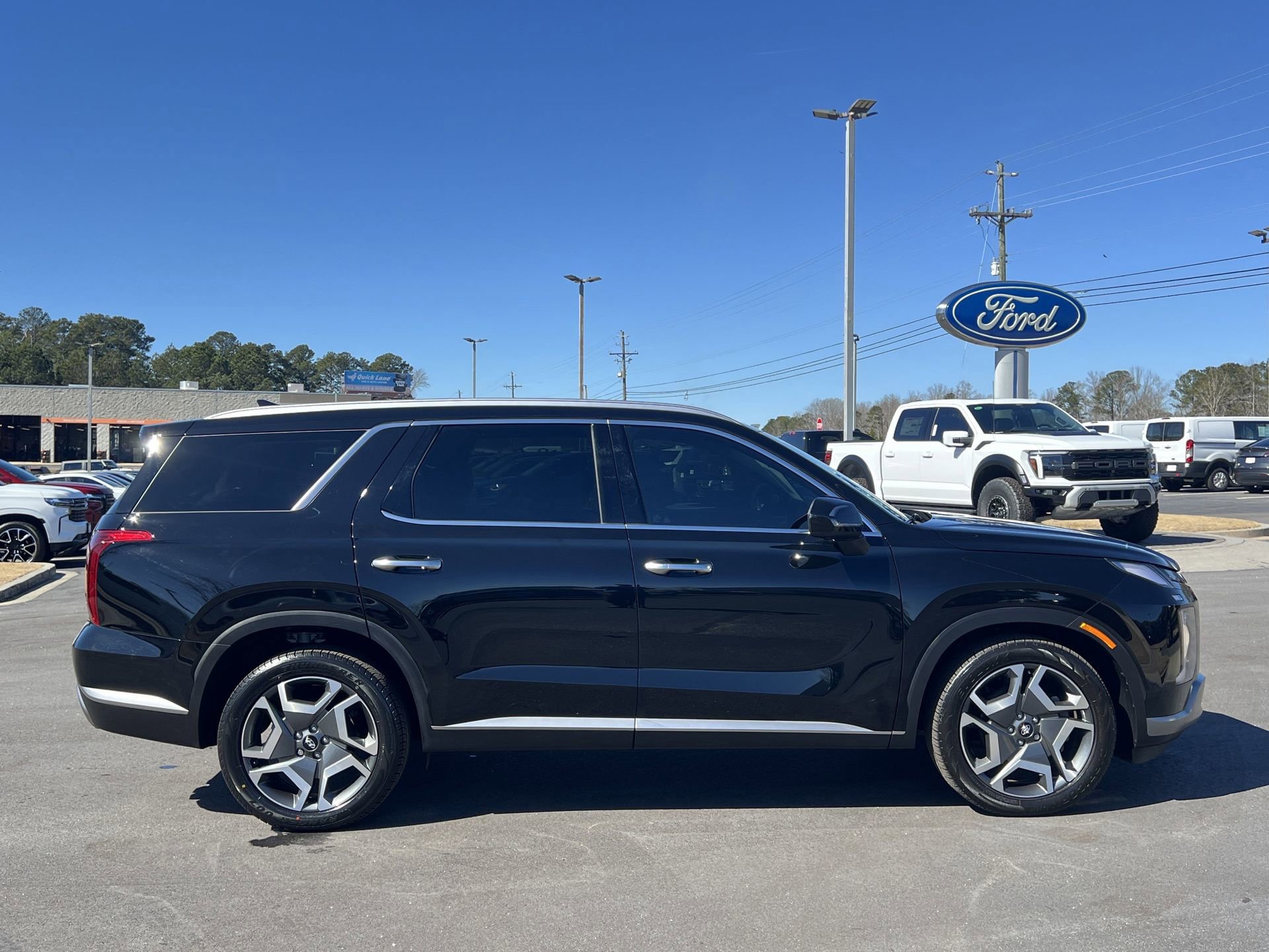 Used 2024 Hyundai Palisade SEL w/ Premium Package image 2