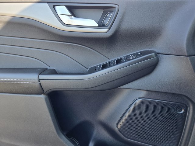 Certified 2025 Ford Escape SE image 21
