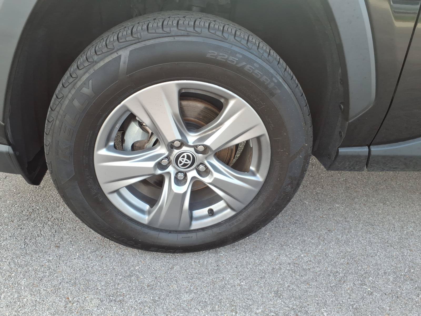 Used 2024 Toyota RAV4 XLE AWD/4WD image 9