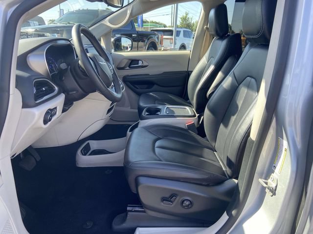 Used 2024 Chrysler Pacifica Touring-L FWD image 14